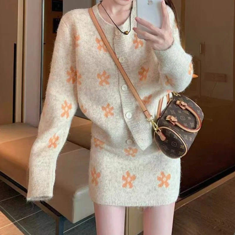 Autumn New Knitted Suit Femininity Flower Cardigan Skirt Two-piece Set 2025 Autumn and Winter New 5