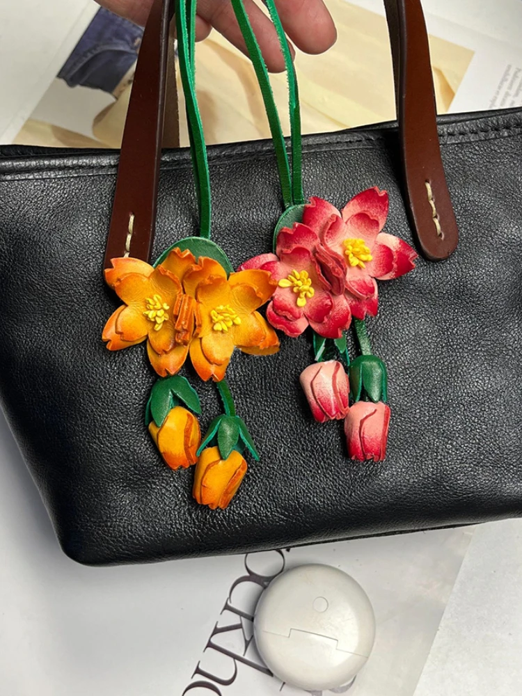 

Cowhide Flower Bag Decoration Car Hanging Ornament Bag Charm Flower Pendant Luxury High-grade Pendant Bag Accessories