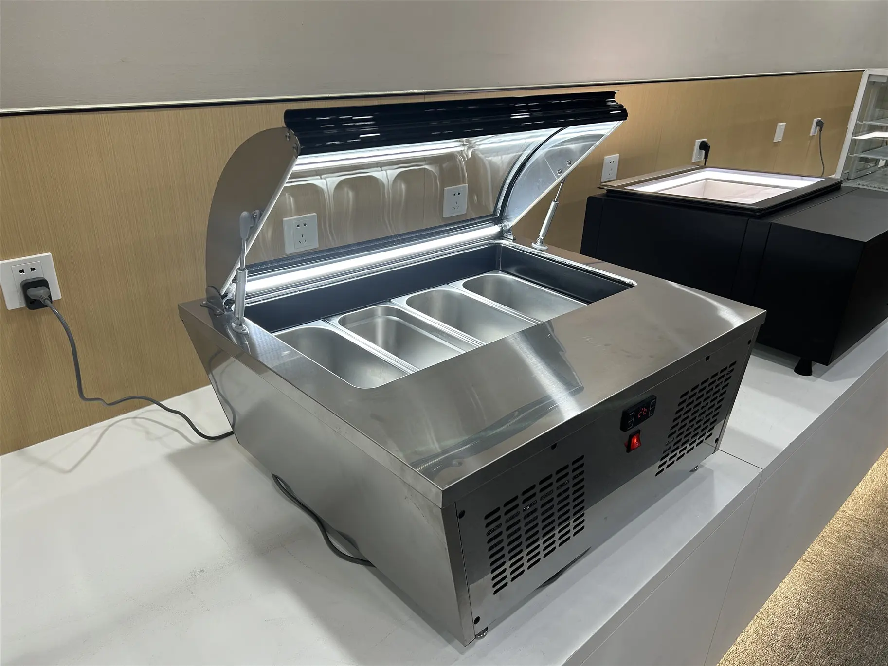 Low Price 85L Counter Top Electric Food Display Freezer Showcase Glass Cover Ice Cream Display Chiller