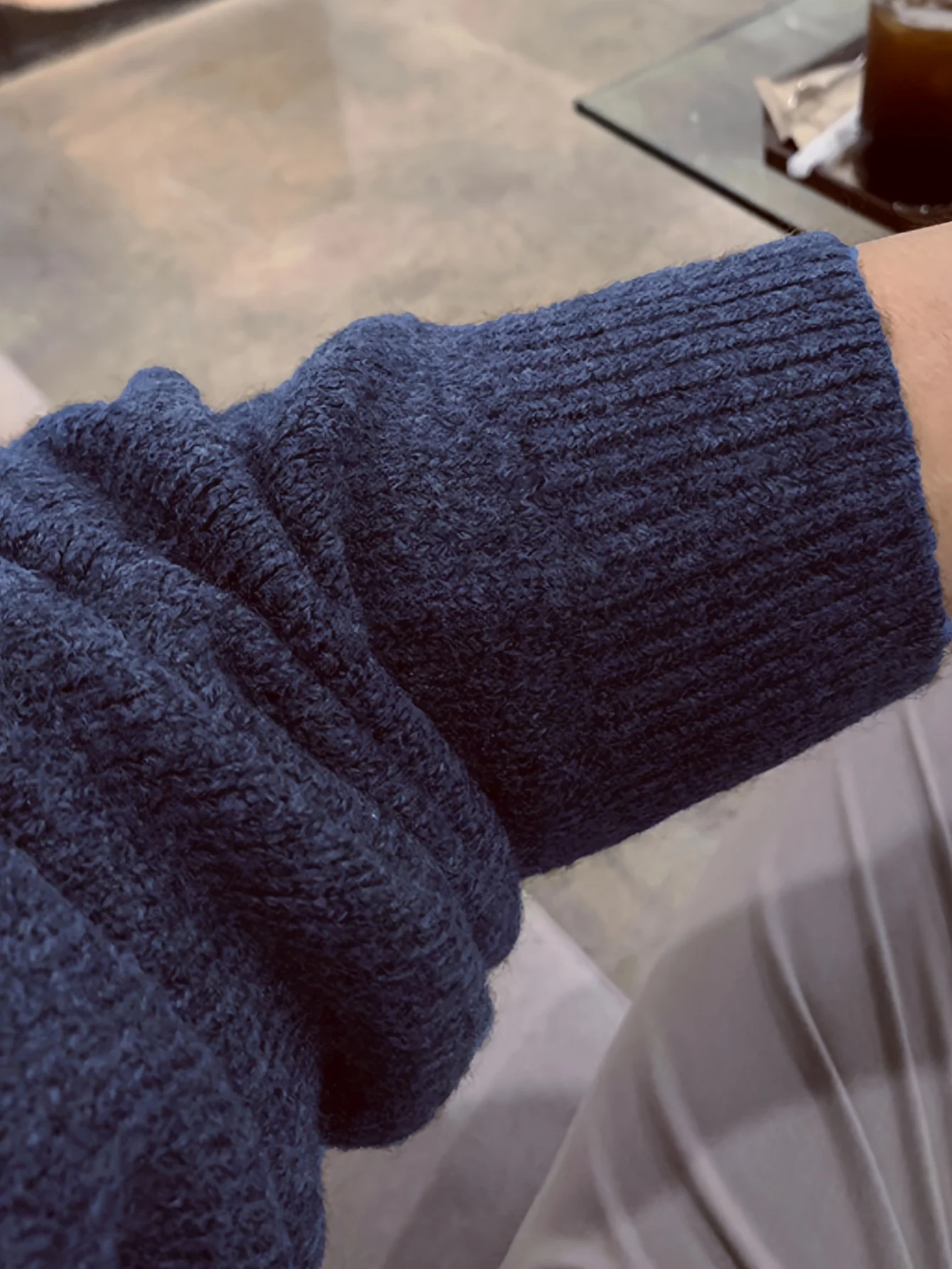 قميص LVLAEA للرجال بأكمام طويلة بلون سادة وياقة بأزرار وياقة خريف وشتاء ملابس مريحة عصرية فضفاضة تناسب نمط المال القديم