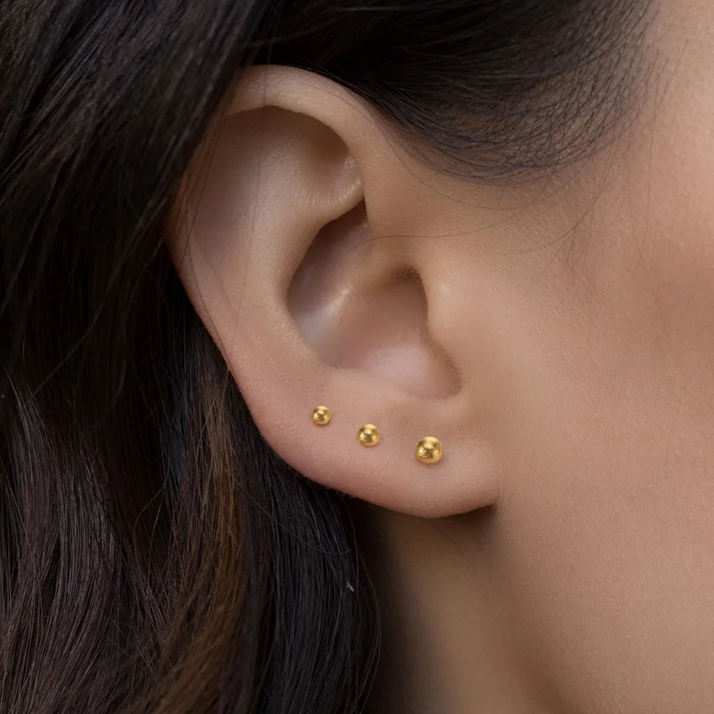 

Sand pressed steel ball stud earrings simple and fashionable earrings