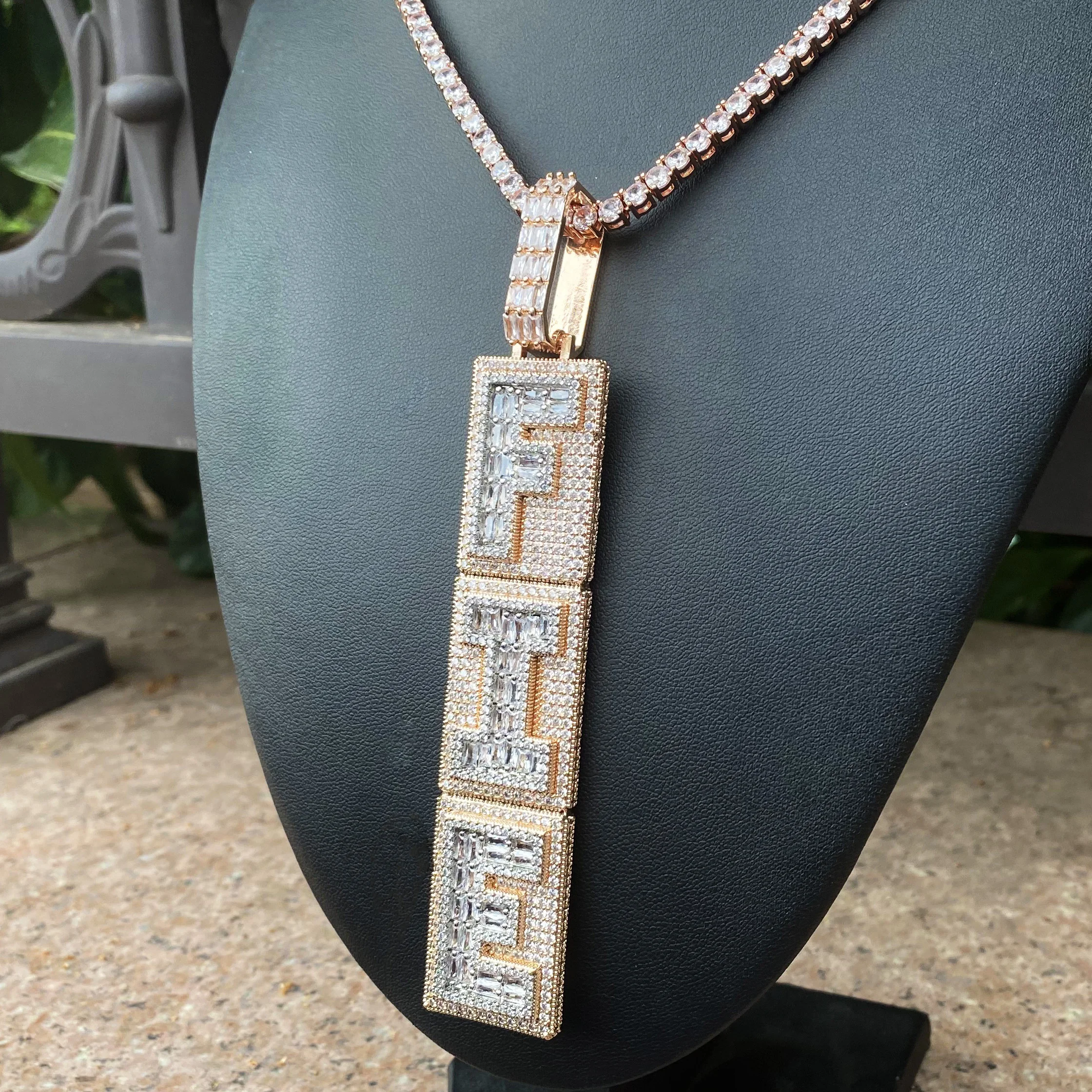 Aokaishen Iced Out Custom Name Necklace for Men Prong Setting Personazlied Pendant Hip Hop Jewelry