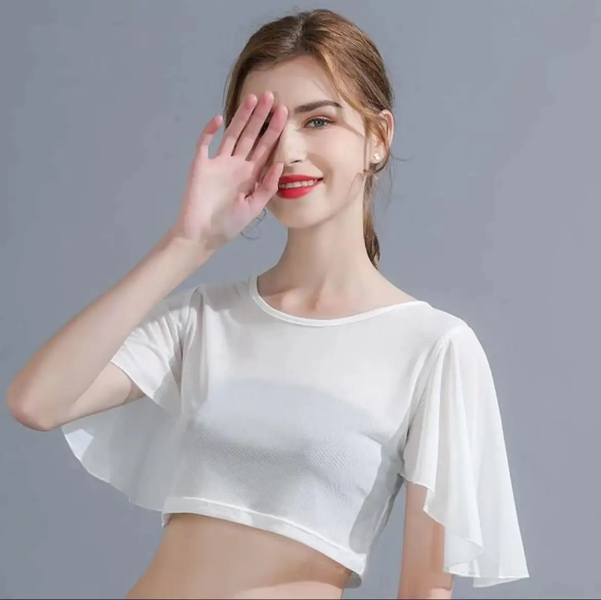 レースクロップトップ、薄手の女性用ベースレイヤー、夏の新作、露出防止、ゆったりフィット、ラウンドネック