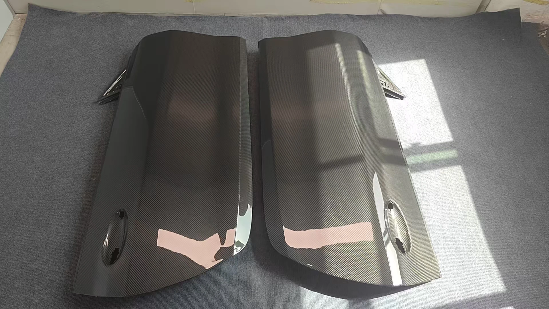 High Quality Automotive Dry Carbon Lightweight Doors Suitable for  M4 G82 Dry Carbon Fiber Doors