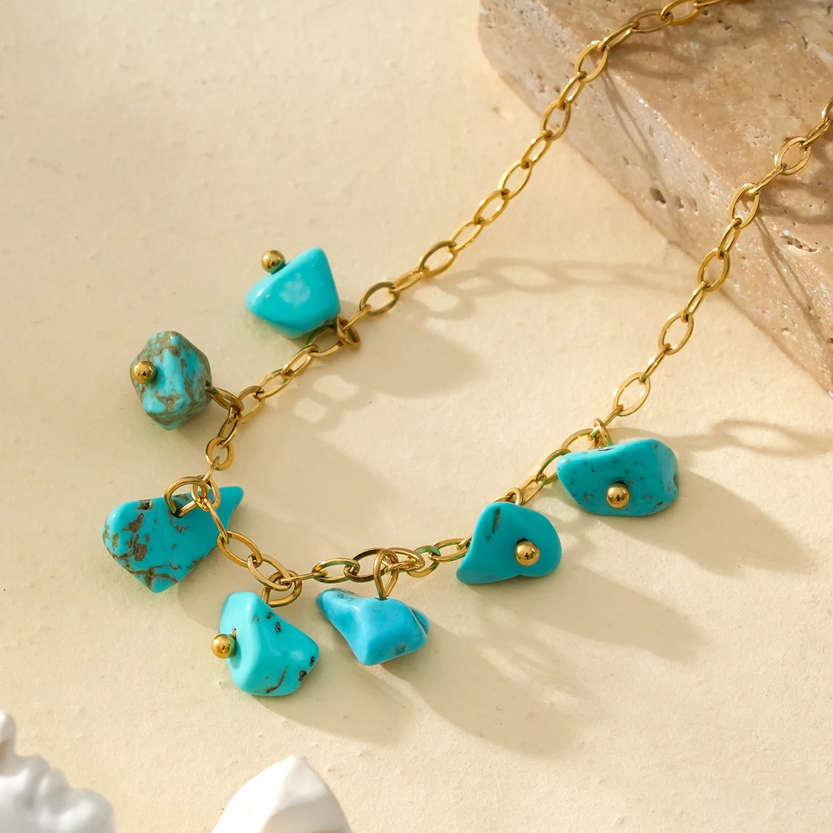 Fashion 14k gold-plated stainless steel ankle chain with stones is suitable for daily wear and for women going out for work.