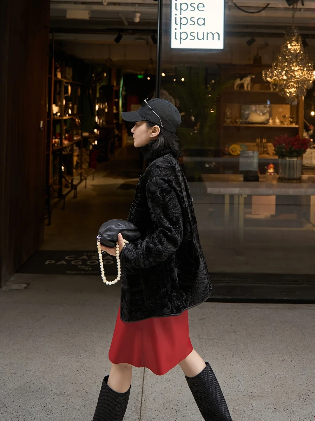 

Шуба TOFOD из натурального меха кашмирской овцы с интегрированным каменным декором, в стиле Swahara Old Money, дышащая, комфортная, теплая, универсальная.