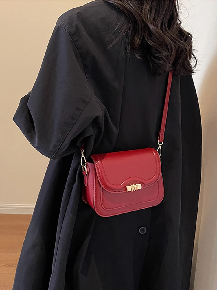 

Wine Red Retro Square Shoulder Bag 2023 Winter Women's Chic Hasp Textured PU Crossbody Bags Trend Solid Flap Lady Commuter Pack