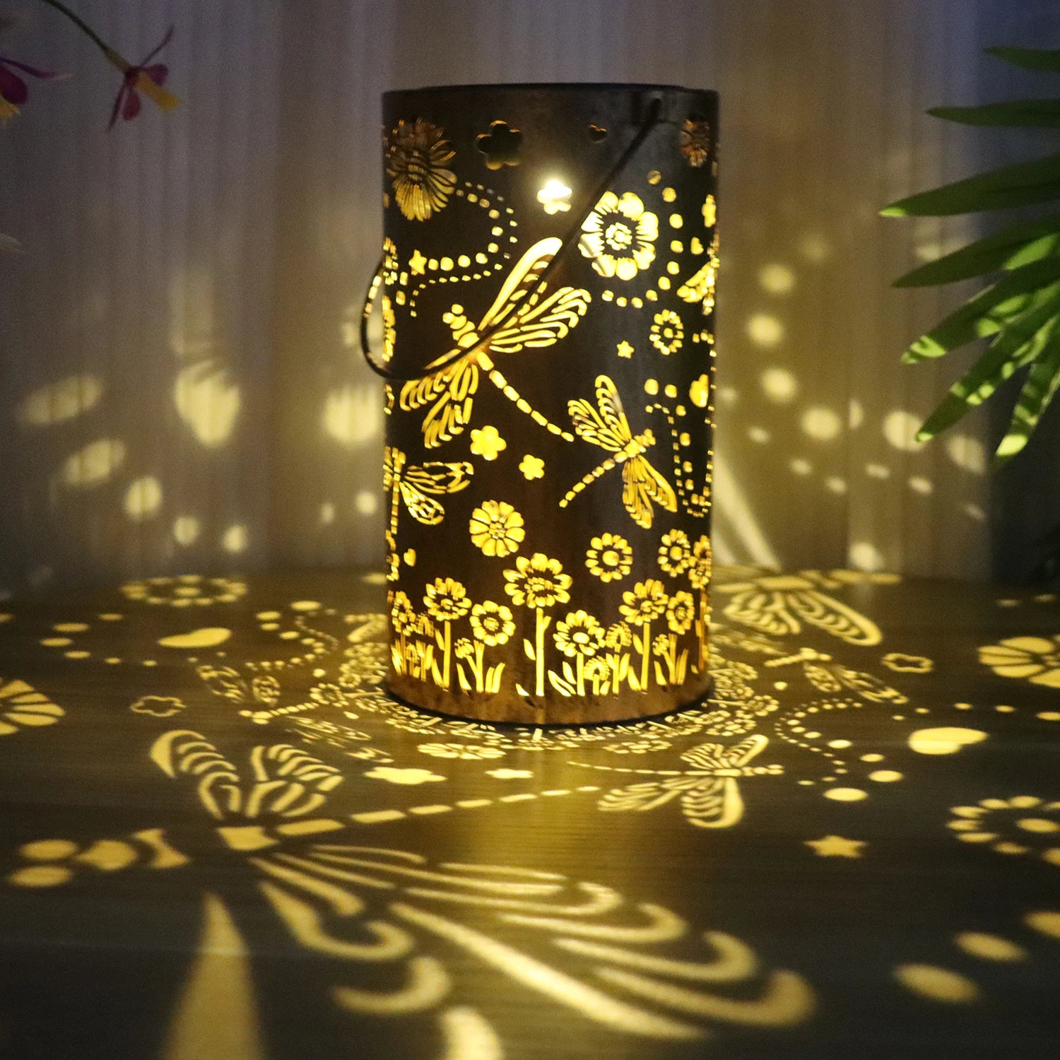 Solar Hanging Lights, Outdoor Decorative Landscape Lamps for Garden, Patio & Walkway Decoration