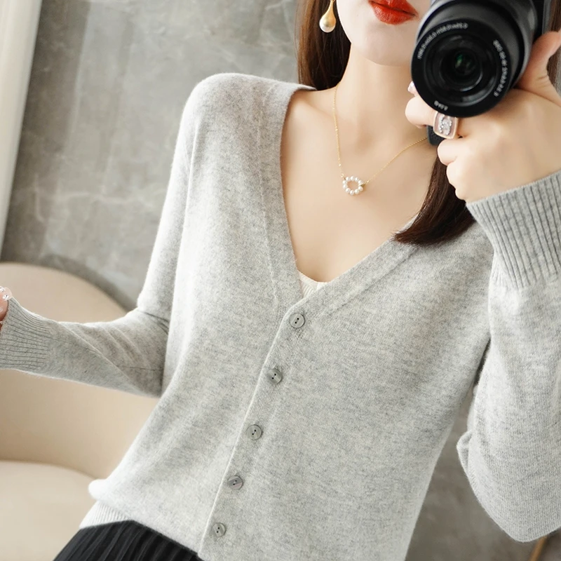 Women\'s cardigan 2024 single shoulder knitted long sleeved warm knitted cardigan Korean version fashionable spring casual sweate