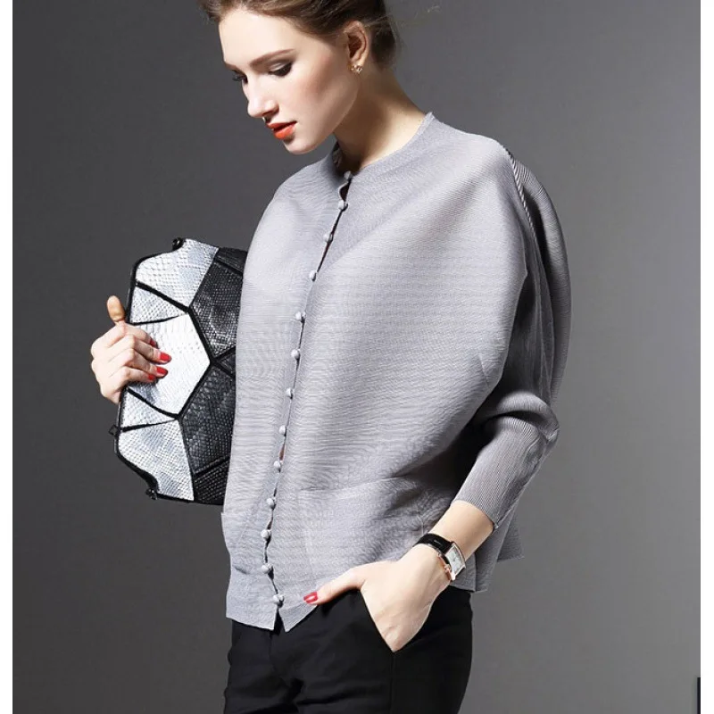 

Vintage Pleated Shirts Women 2025 Autumn Summer New Single Breasted V Neck Loose Casual Shirts Female Fashion Top