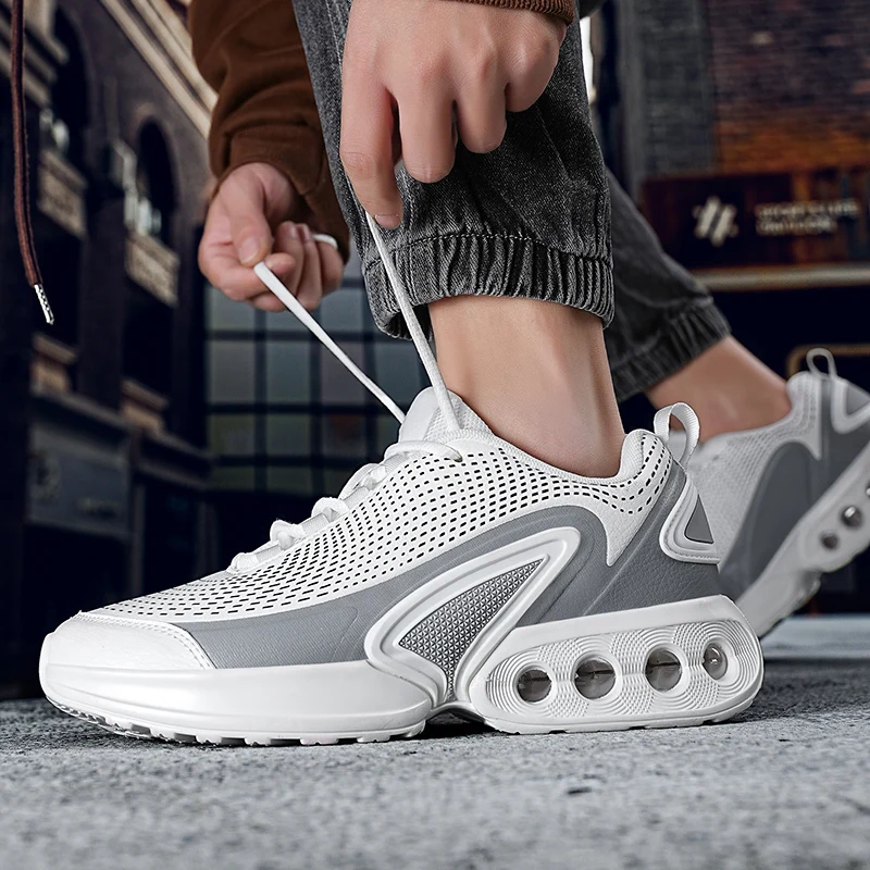 

New sneakers Popular styles by fashion designers Outdoor street walking and daily sports Thick soled breathable shoes soft sole