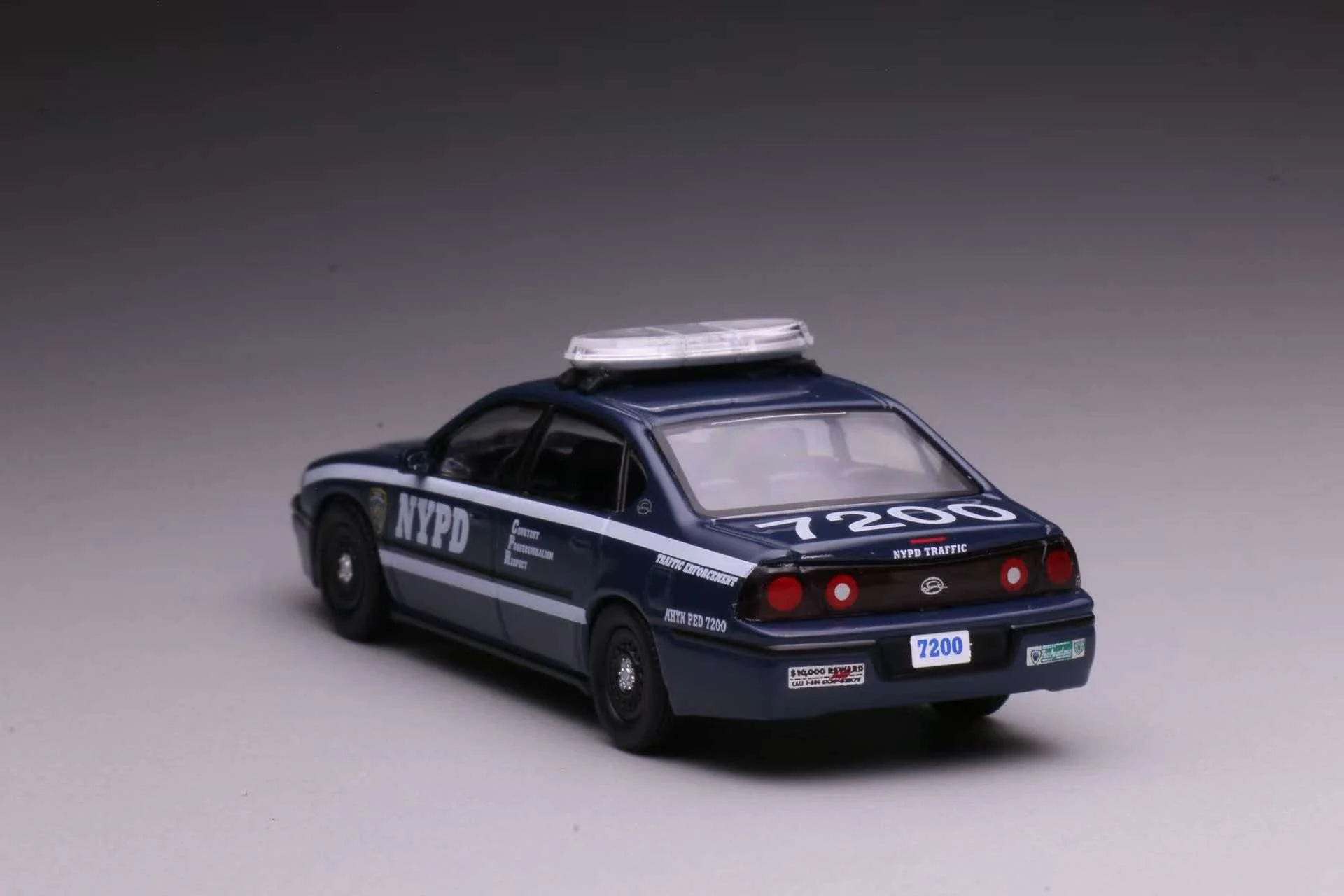596 1/64 Chevrolet Impala - Der Prototyp des amerikanischen Polizeiautos der NYPD aus Legierungsdruckgussmetall, Spielzeug für Kinder und Jungen – Detail 3