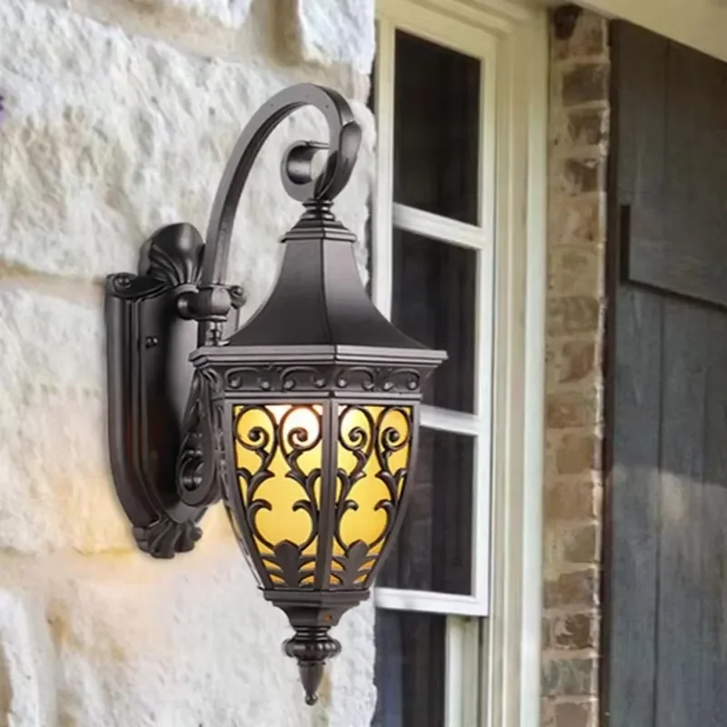Vintage IP65 Light Emitting Diode E27 Gold Pattern Bracket Lighting Fixture with Light Sensor for Outdoor Garden Wall Mount