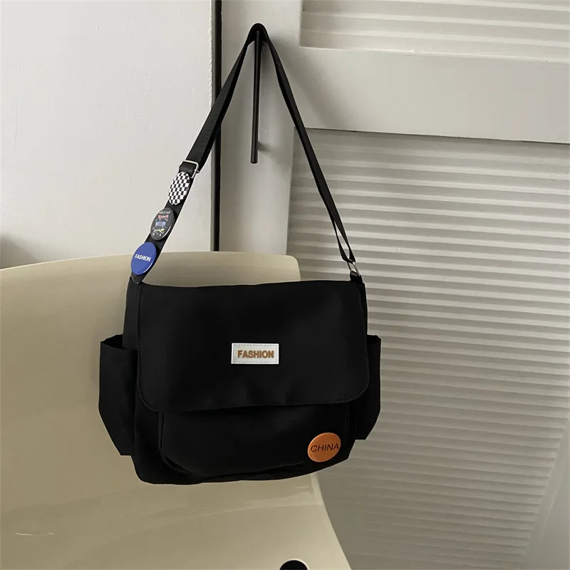 Waterproof Nylon Messenger Bag for College Students Casual Shoulder Bag for Class Japanese Bag Retro Messenger Bag Unisex