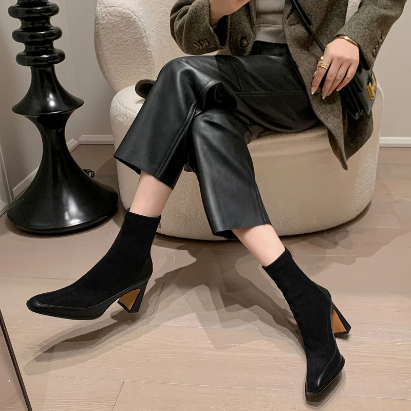 

Temperament small square headKorean version slimming boots2023winter new thick high heel elastic suede patchwork leg short boots