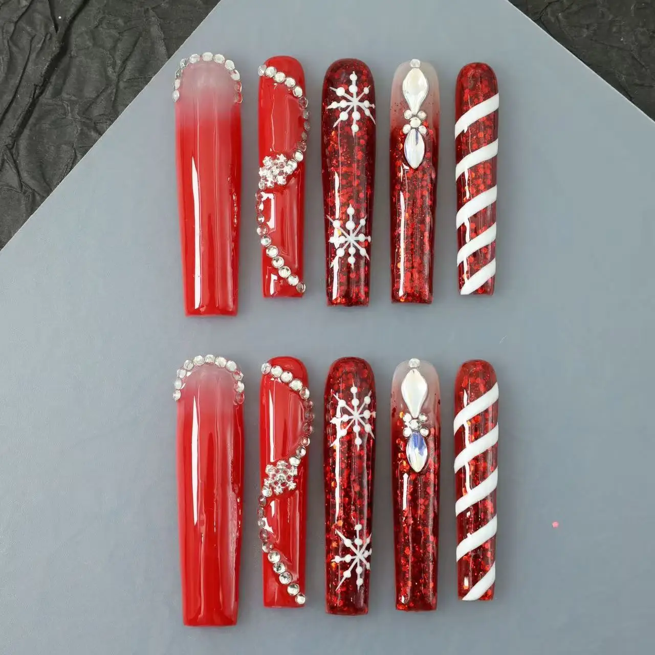 10 قطع من الأظافر المزيفة المصنوعة يدويًا من سلسلة حمراء طويلة فاخرة وخفيفة الوزن، مانيكير مزيف لعيد الميلاد #3