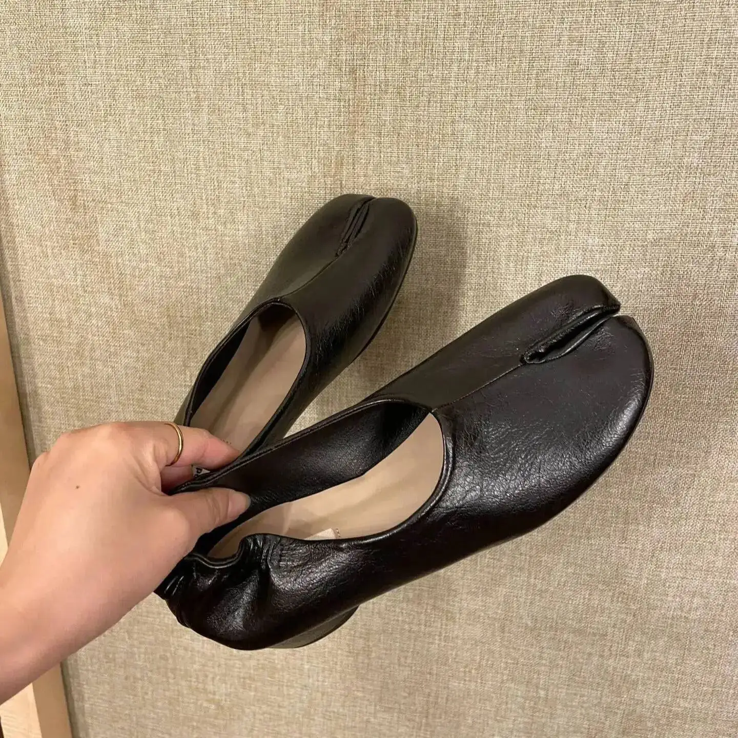 

Женские туфли с раздельным носком, балетки Мэри Джейн, новые черные балетки из искусственной кожи на плоской подошве