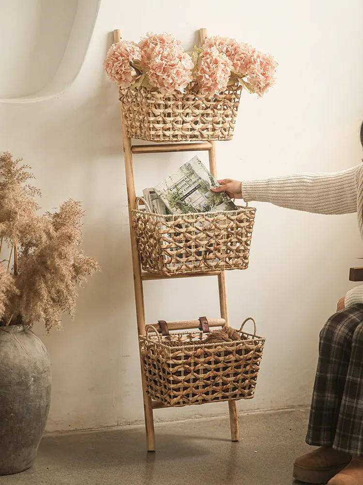straw ladder basket retro storage rack, multi-layer book and newspaper rack against the wall, floor-to-ceiling living room