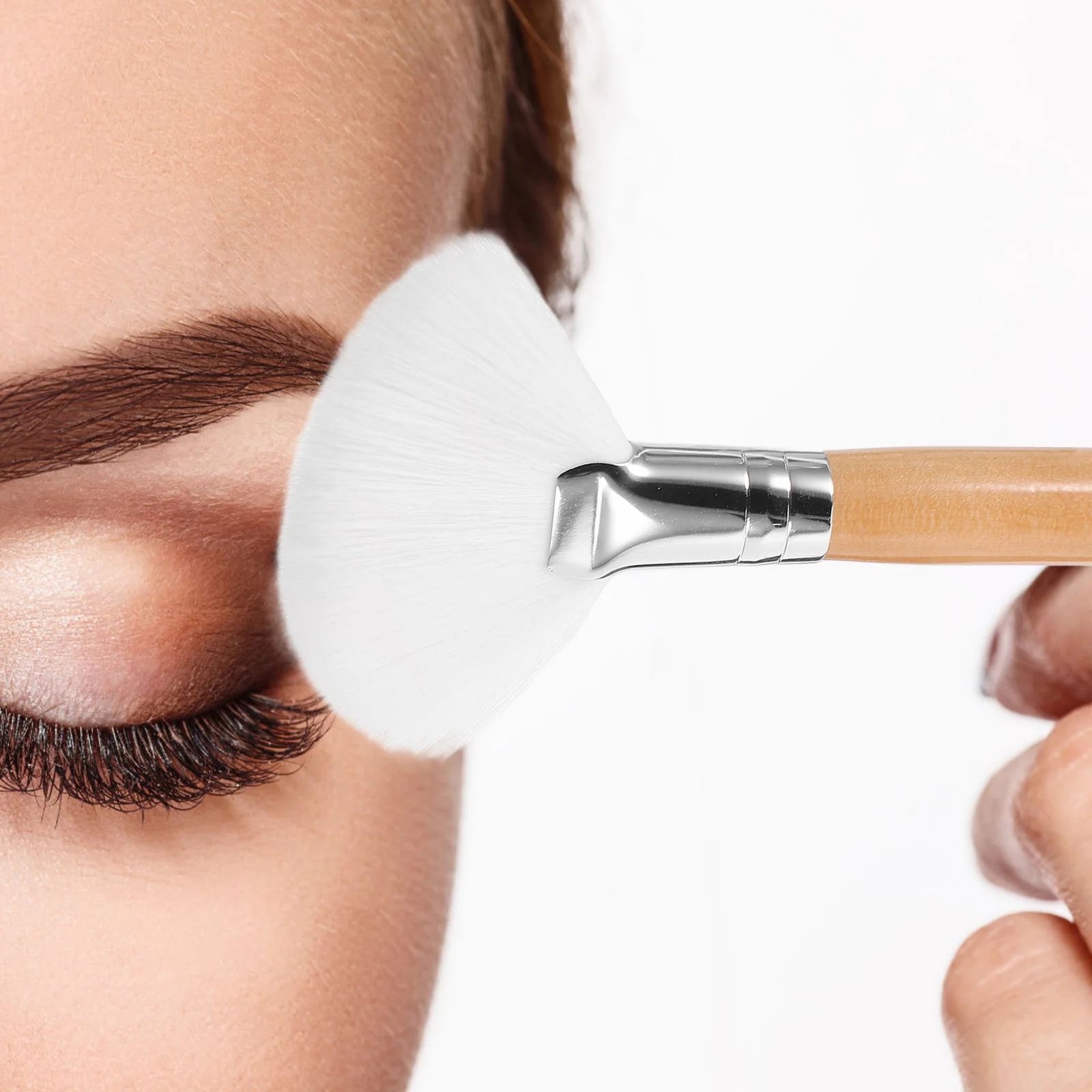 

2Pcs Fan Makeup Brush Soft Dense Nylon Hair Facial Tools for Highlight Blush Powder Makeup Application Fan for Facials