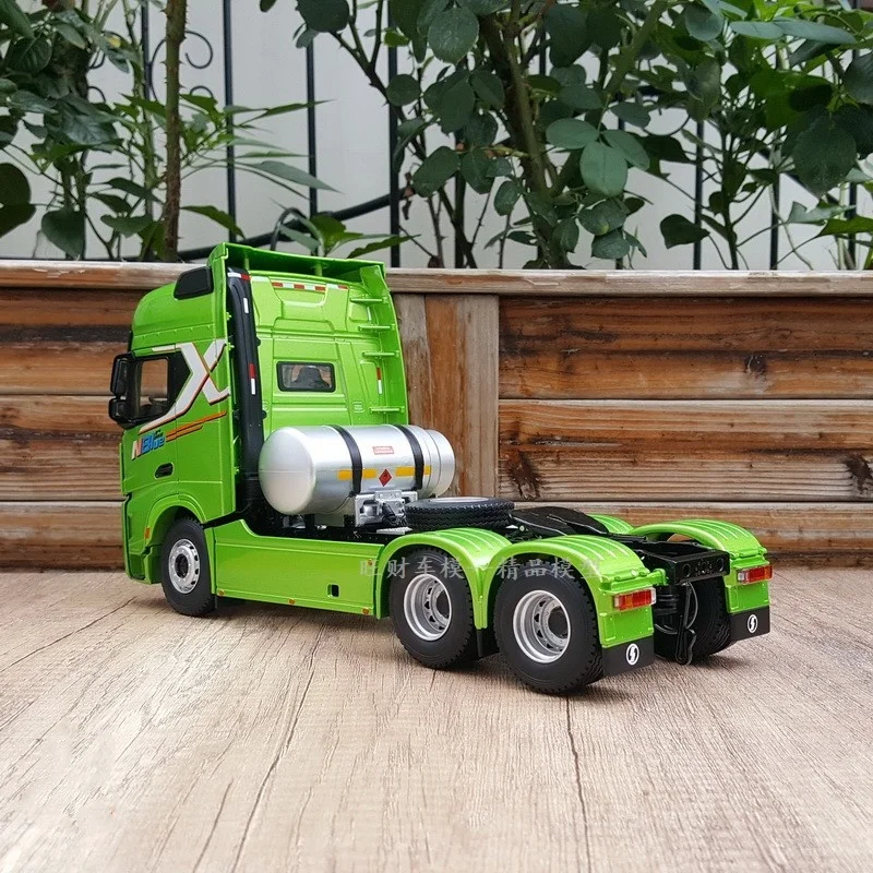 سبيكة نموذج هدية 1:24 مقياس SXQC Delong X5000S شاحنة الغاز الطبيعي جرار المركبات DieCast لعبة نموذج للتجميع