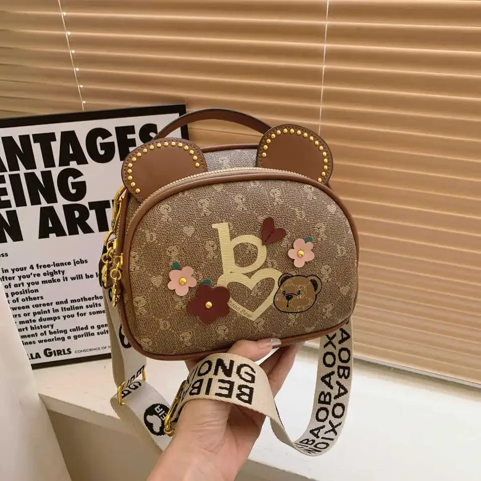 

2025 Новая женская сумка через плечо с мультяшным медведем — модный дизайн, контрастного цвета, портативная через плечо для ежедневных поездок и путешествий