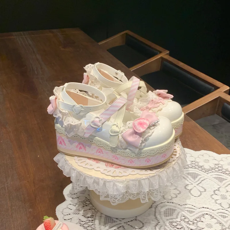 Scarpe piccole in pelle da ragazza con fondo in pan di spagna Fondo spesso Fata carina fragola Una dolce scarpe Lolita Crema
