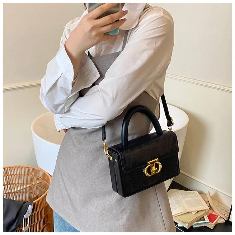 

Multi Purpose Diaper Bag Fashionable Leather Material Popular Classic Look Ladies Daily Outdoor Travel Bag