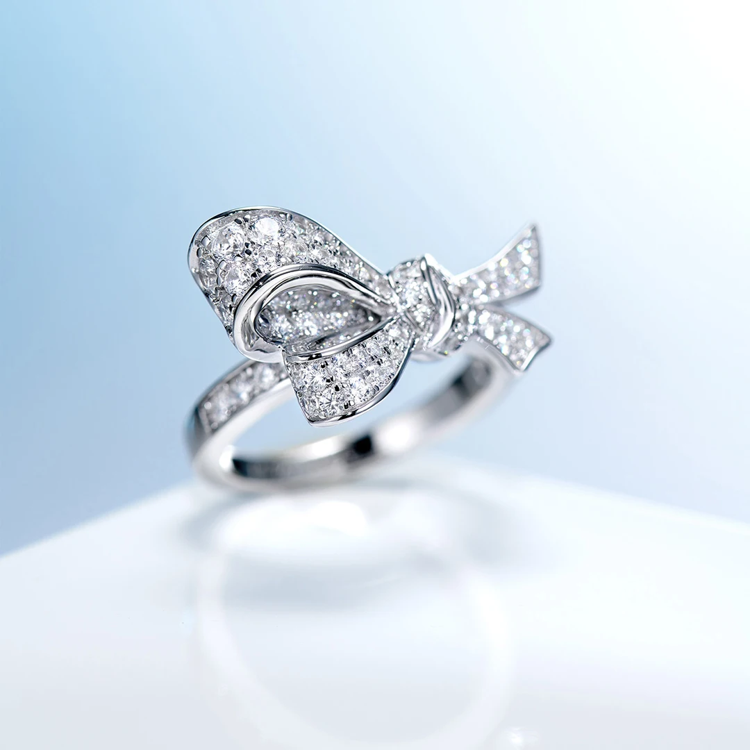 

Европейское роскошное ювелирное изделие: классическое женское кольцо из чистого серебра в форме бабочки, полностью инкрустированное бриллиантами. Серия Tilda Bow: Изысканные подарки