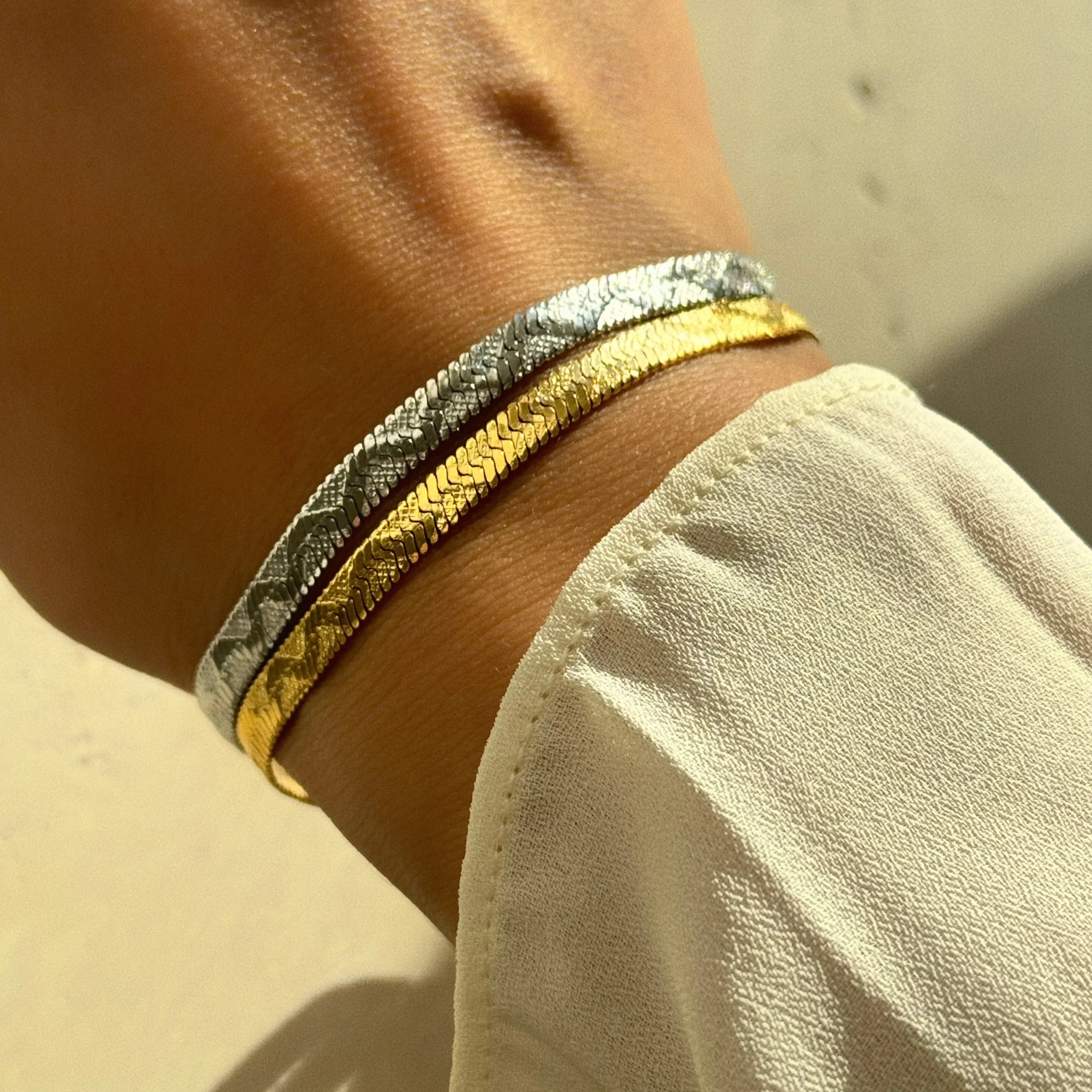 

DASEIN Vintage Embossed Exquisite Blade Chain Bracelet 18k Gold Plated Stainless Steel High Quality Luxury Jewelry for Women Men