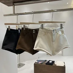Brown Woolen Shorts for Women in Autumn and Winter 2026 New Retro Style Slim High Waisted Hot Pants Wide Leg Boot Shorts