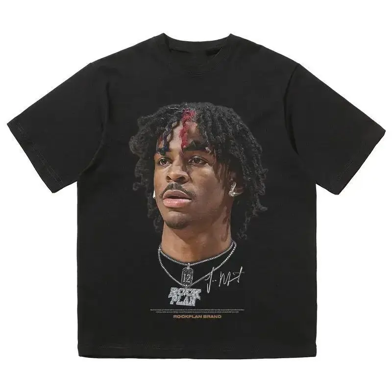 El jugador estrella de los Grizzlies, Ja Morant, llevó una camiseta estampada americana con una cabeza grande envejecida y una ropa de calle para hombre