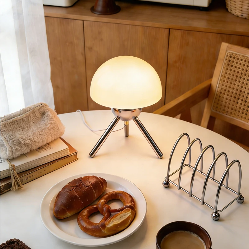 

Прямые продажи с фабрики, полукруглая треугольная настольная лампа, трансграничная доступная офисная домашняя версия, подарок на день рождения, небольшой подарок