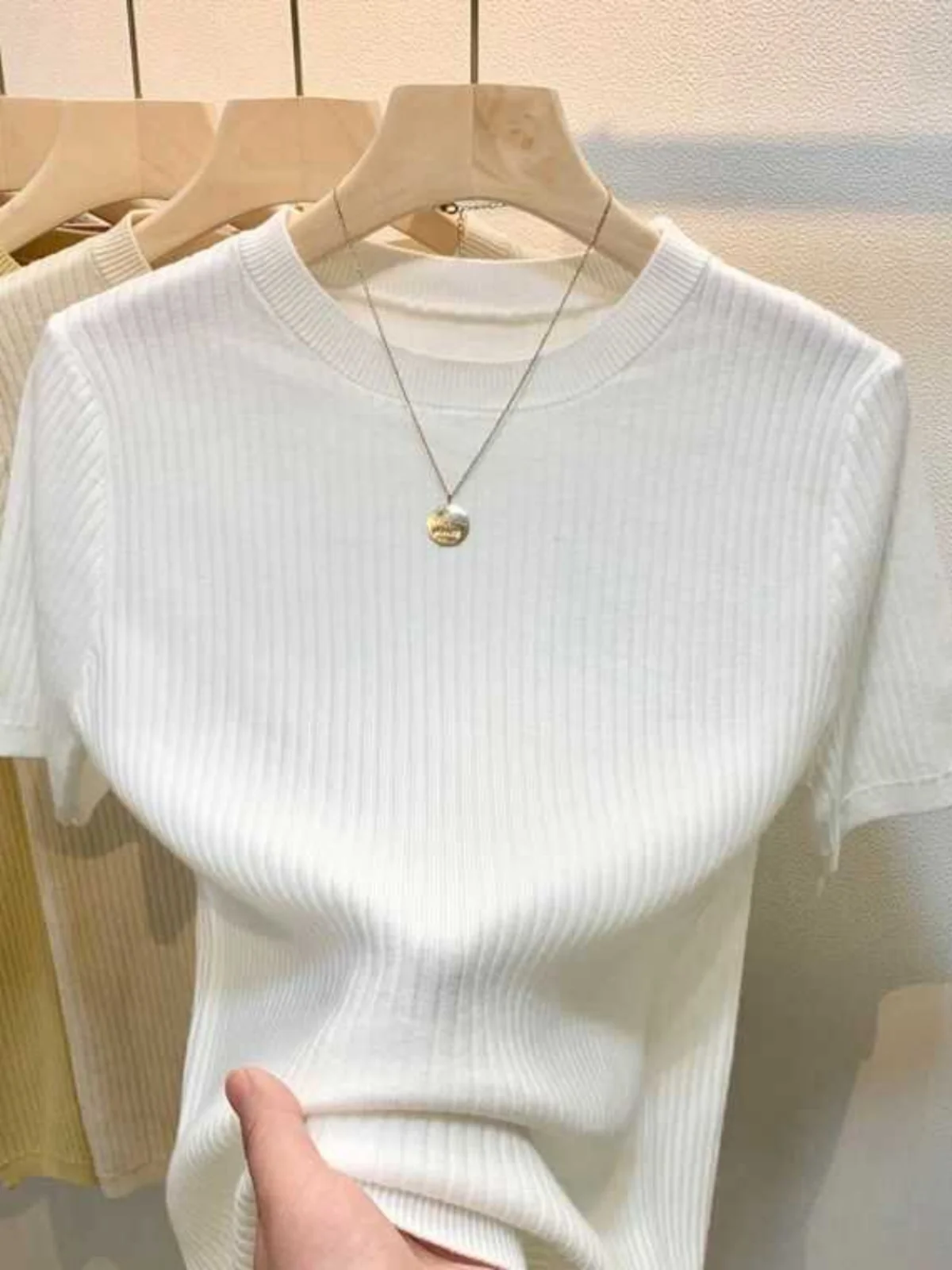 

Slim Fit Short Sleeve round Neck Knitted Sweater Women's Overhead Top Summer New Arrival Fashion Commute Style Viscose Fiber