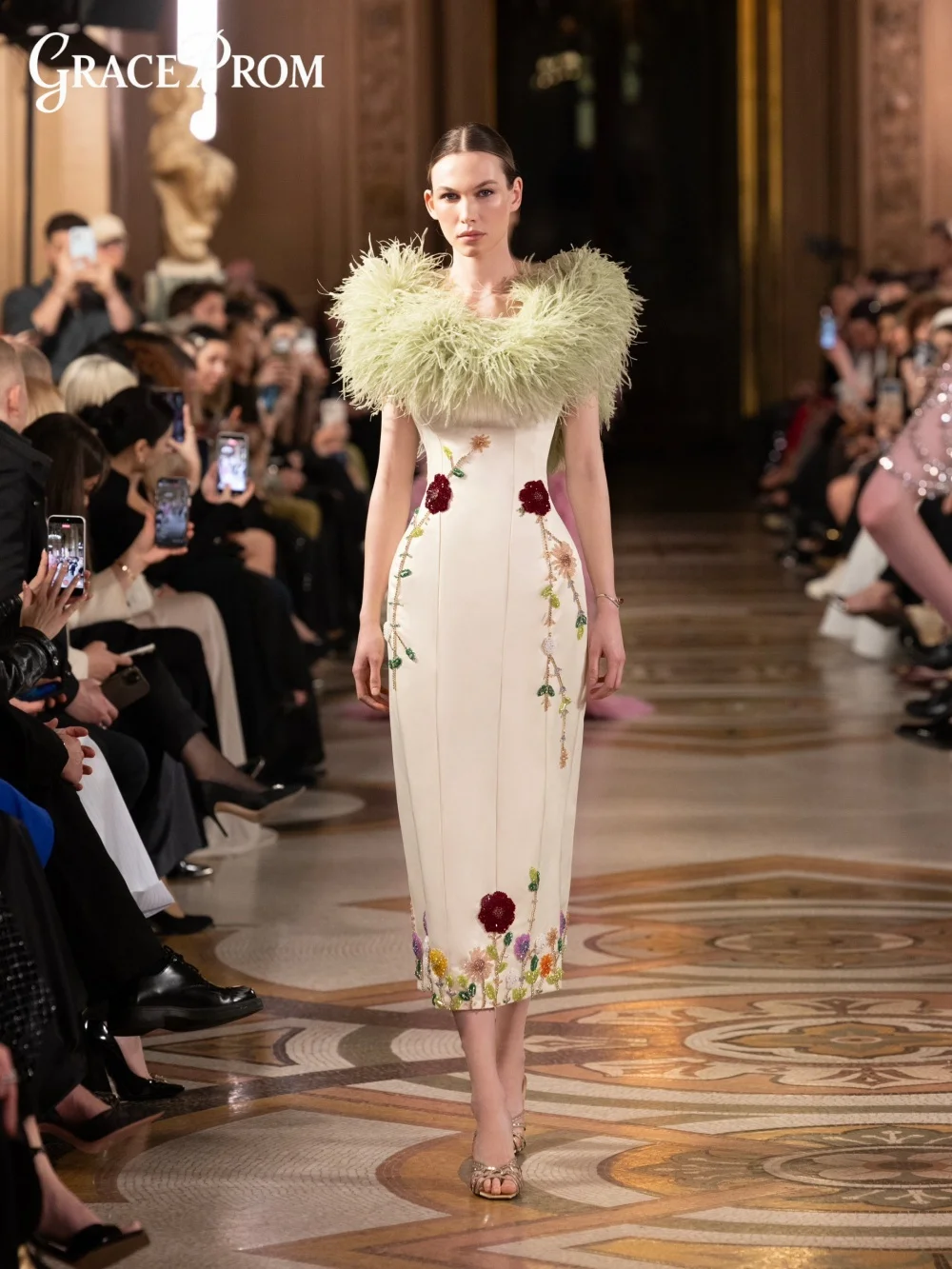 

Elegant High Neck Prom Dress Opulent Midi Evening Gown Floral Appliqué Feather Collar Party Dress Luxury Dress Vestidos De Noche