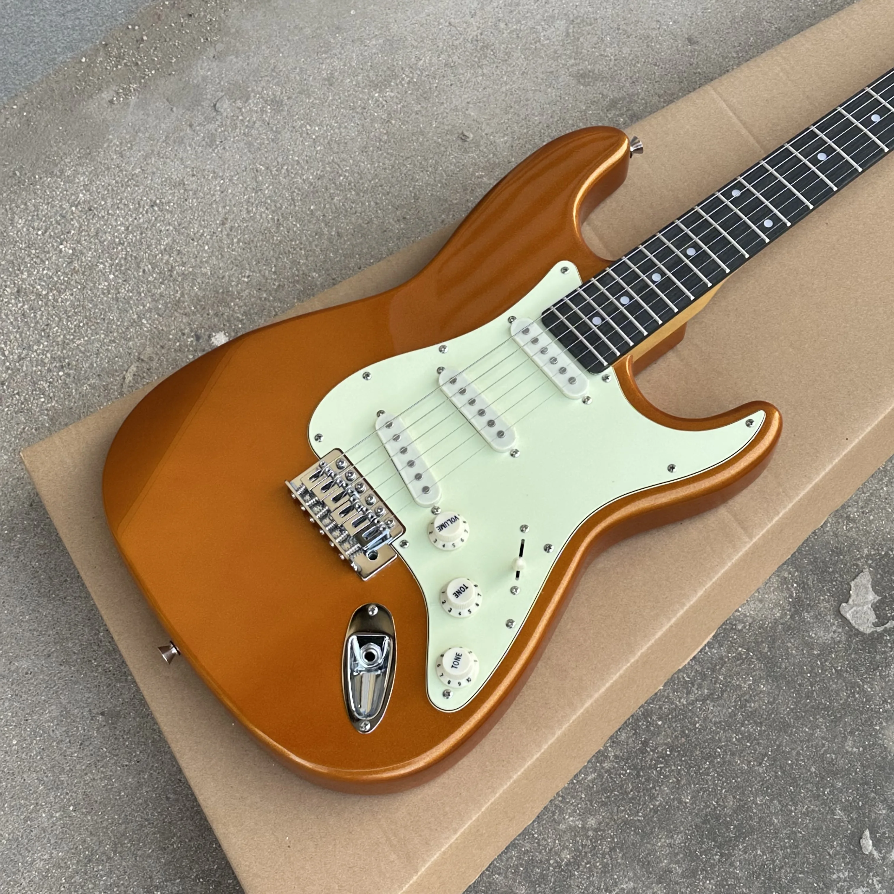 Hot Gold ST Rosewood Fingerboard Body Exquisite Craftsmanship Guitar