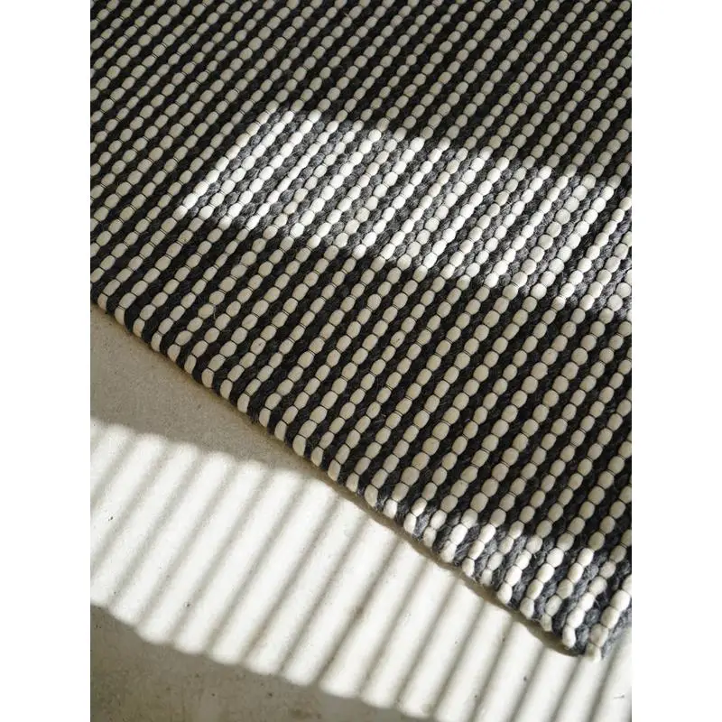

100% handmade pure wool carpet modern black and white lattice simple glue-free carpet cutting household coffee table mat