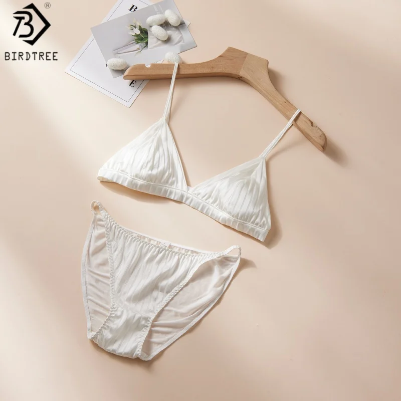 

Комплект нижнего белья Birdtree: бюстгальтер и трусики из 94% натурального шелка и 6% спандекса, женское атласное белье с треугольными чашечками, трусики со средней посадкой, новинка лета 2026 A64640JF