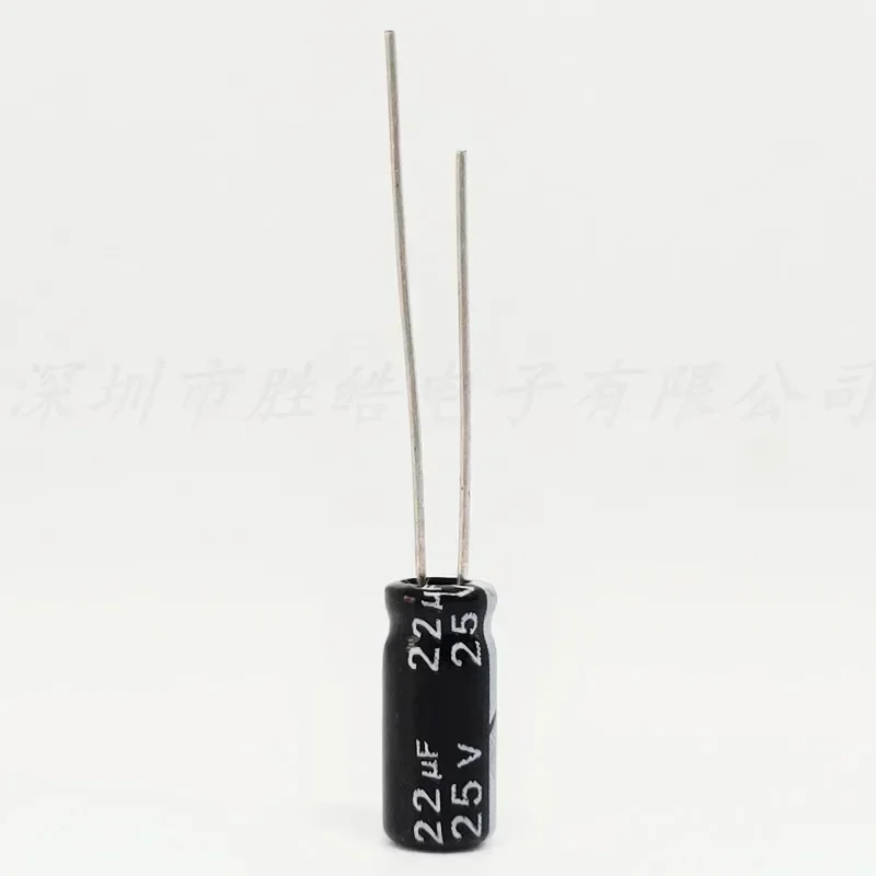 (50 قطعة) 25V22UF الحجم: 4*7 مللي متر 25V22UF الألومنيوم مكثفات كهربائية جودة عالية