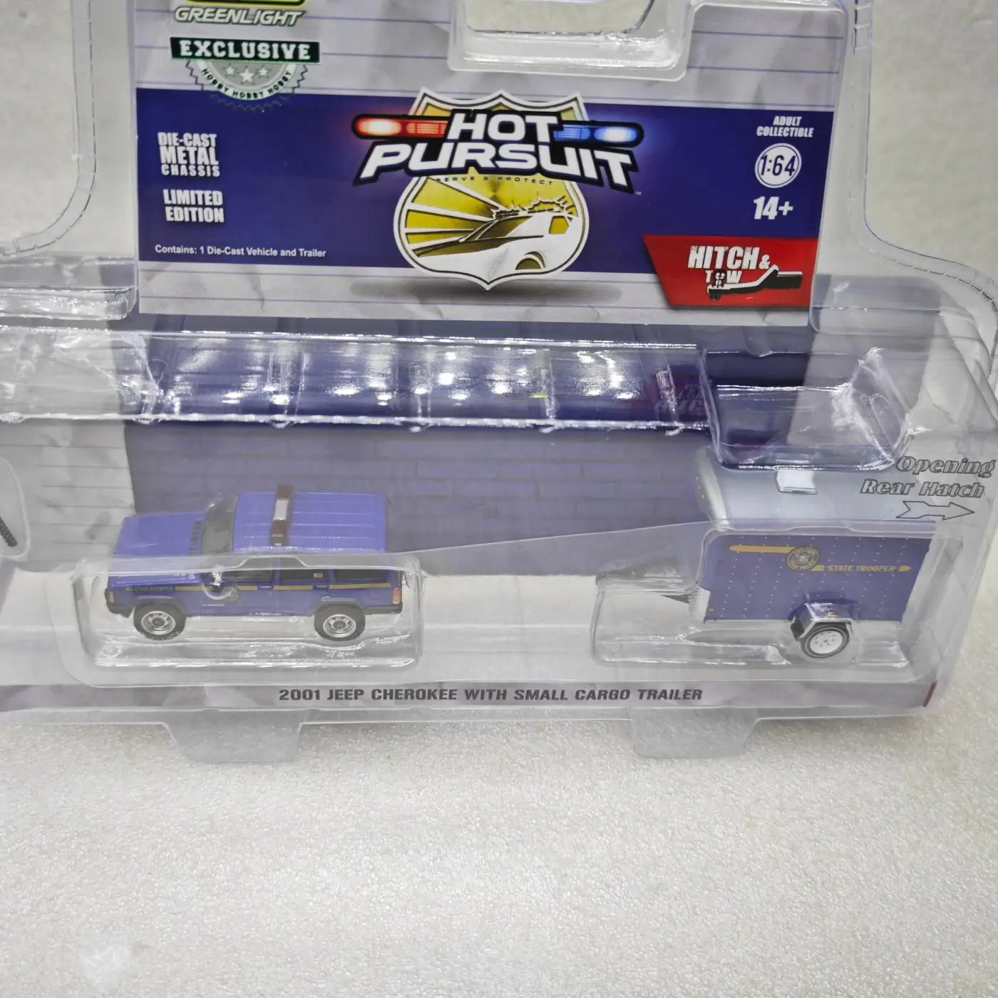 GreenLight 1:64 Hot Chase Brown H & T Series 1 2001 Jeep Cherokee with Small Cargo Trailer - New York State Police Collectible