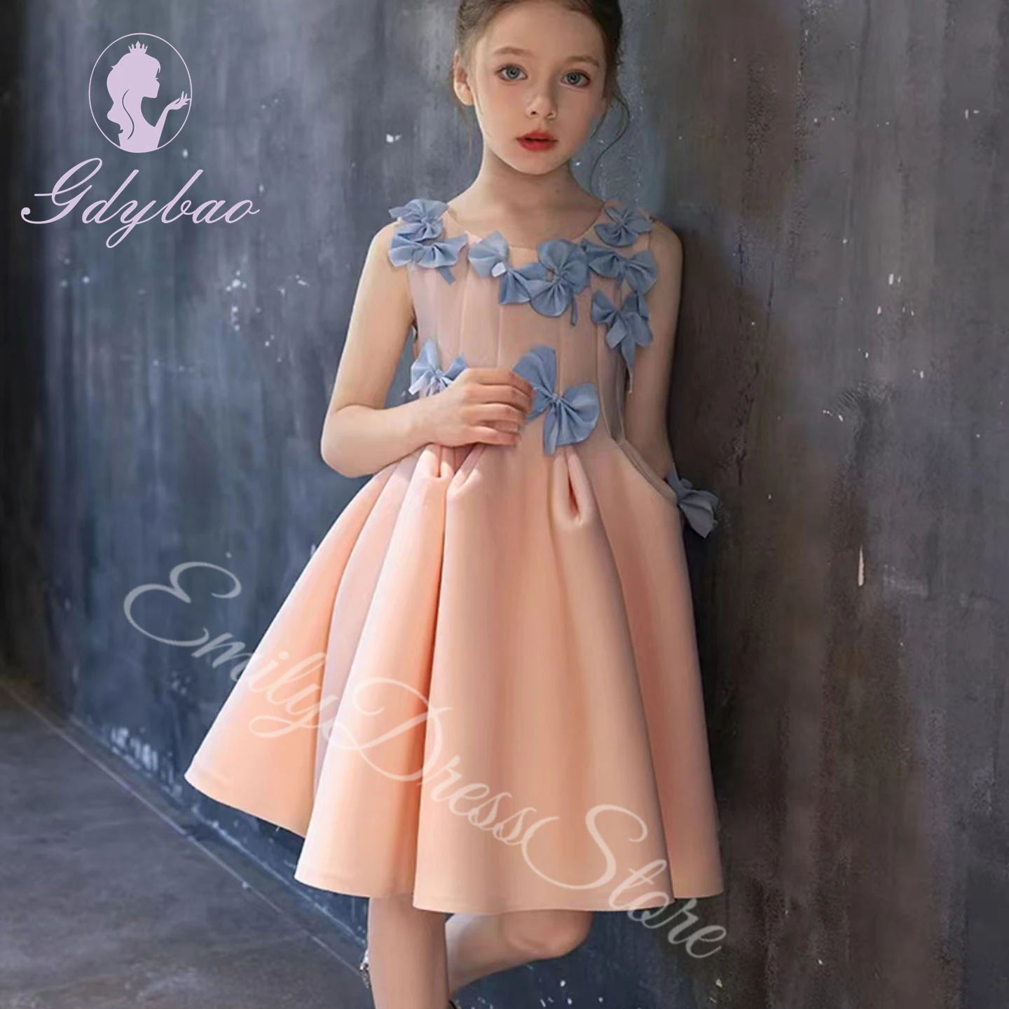 Robe de demoiselle d'honneur rose personnalisée pour mariage, longueur au genou, nœud bleu, appliques élégantes pour enfants, anniversaire, première communion, robe interdite