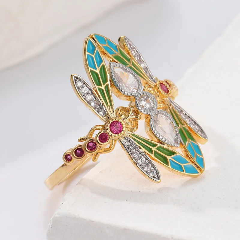 Vintage-Ring für Damen mit eingelegten rosa-weißen Zirkonia, trendige Goldfarbe, handgeschnitzte Libelle, für den täglichen Gebrauch, Partyschmuck, Jubiläumsgeschenk – Detail 2