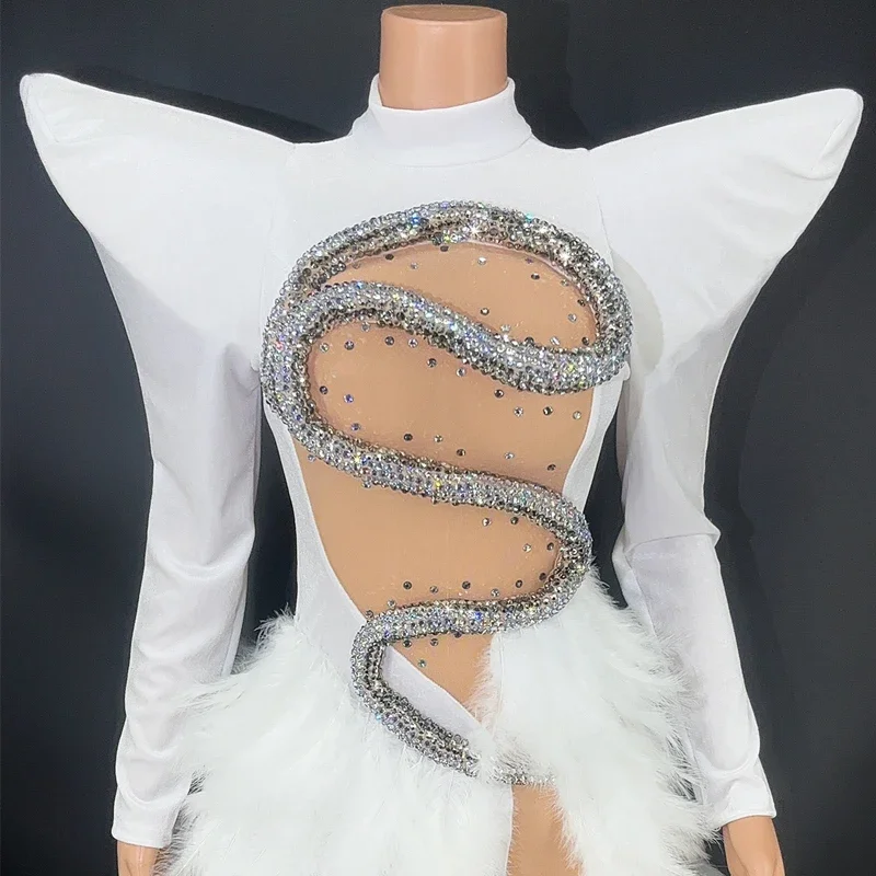 화이트 깃털 트레인 이브닝 드레스 플라이 숄더 스팽글 드레스 거즈 여성 생일 축하 의상 갈라 의상