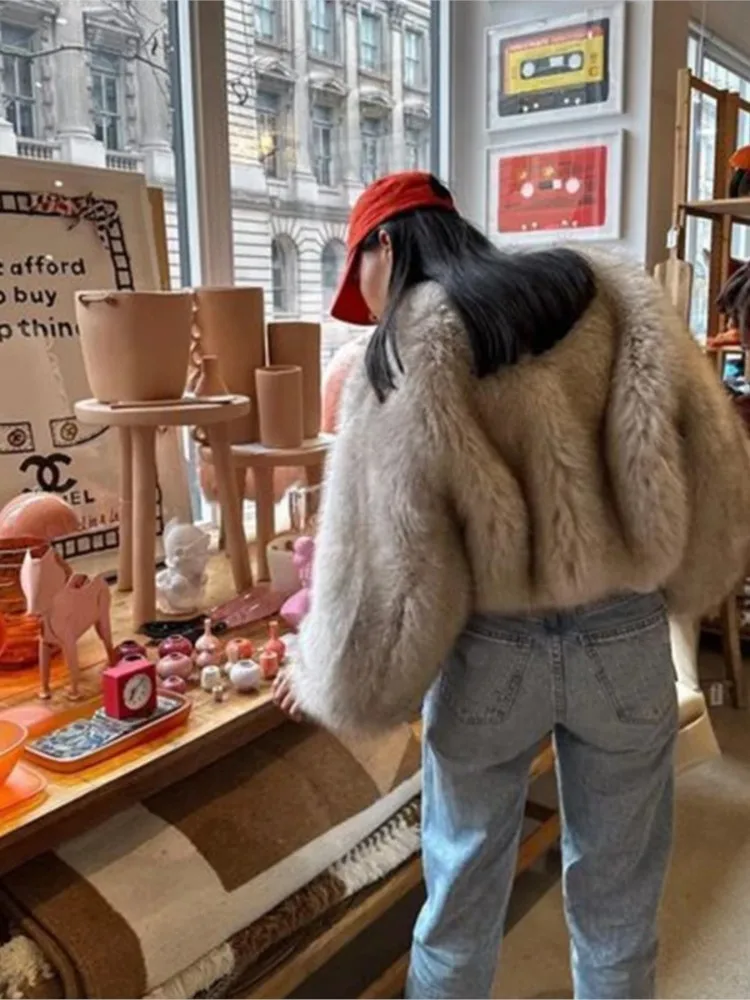 سترة نسائية قصيرة من الفرو المنفوش رائعة لعام 2025 KIDCRKJ موضة الشارع ماركة فاخرة معطف فرو صناعي مقصوص للسيدات للشتاء #2