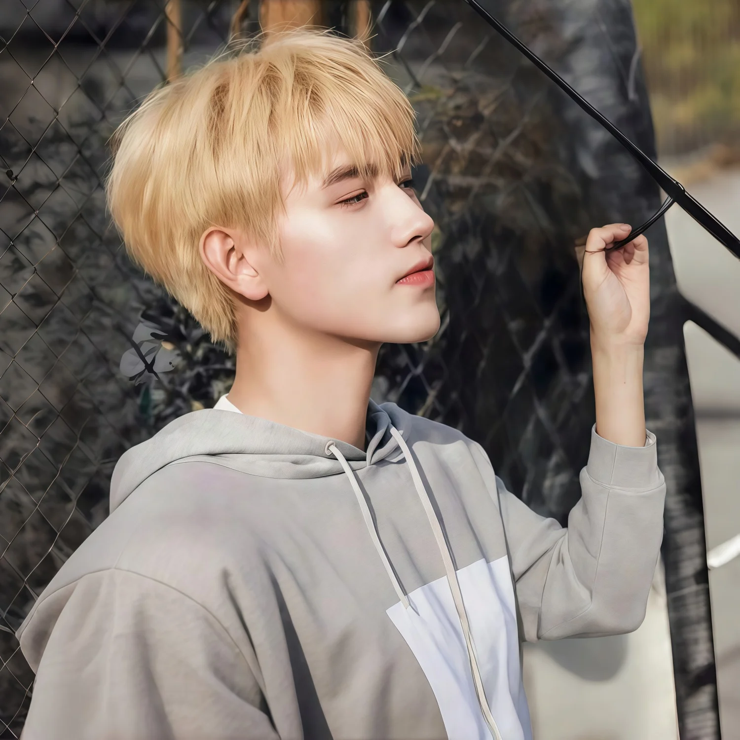 

Мужские короткие и стильные парики, пышные и реалистичные синтетические парики, подходящие для повседневной носки, для ежедневных ролевых игр, костюмов.