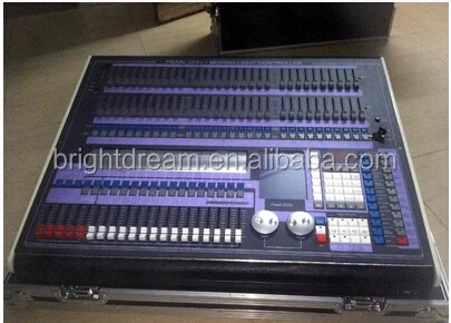 Potężna konsola oświetleniowa DMX 2010 Pearl DJ Controller z wyświetlaczem LCD i walizką transportową
