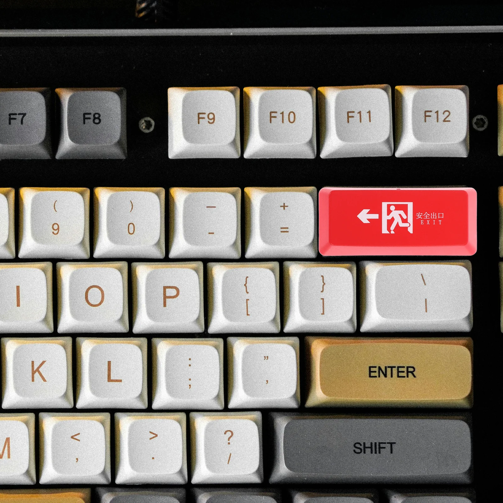 キーキャップに光を通る オリジナルの高さ マット仕上げ ABS素材 オイルジェット彫刻 クロスコア強化 発光デザイン