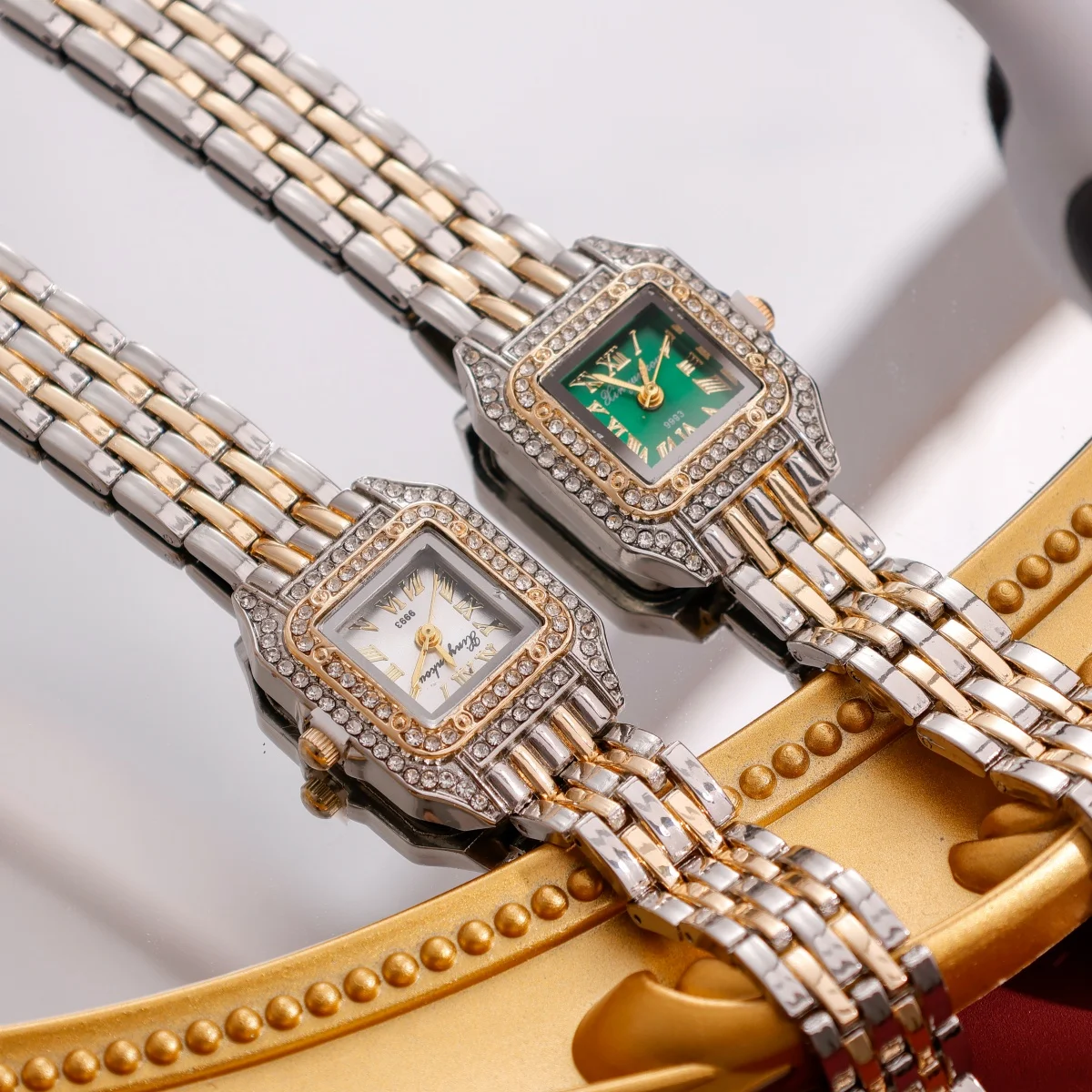Vintage Luxury Women Watches Chic Gold Silver Alternating Design Roman Numerals Dial Rhinestone Inlay Fashionable Trendy Watch