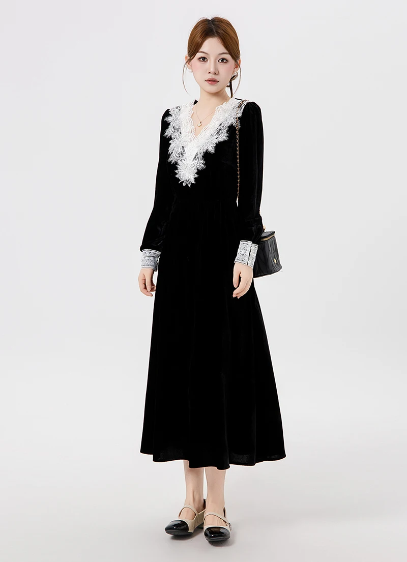 فستان نسائي من الحرير المخملي الطبيعي بالكامل مع حواف من الدانتيل، نمط طويل برقبة على شكل حرف V، أنيق وراقي، ملابس كاجوال وعصرية.