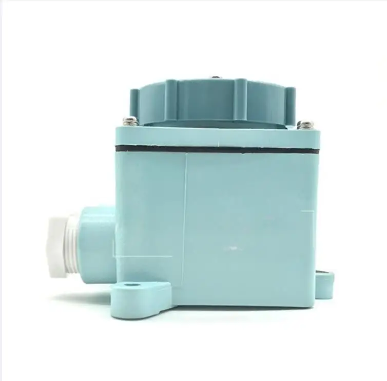 

Four-hole power socket