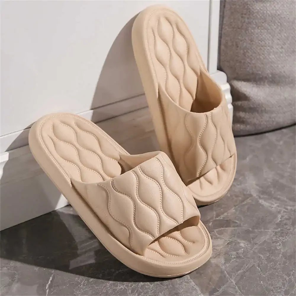 Pantoufles de douche coordonnantes pour hommes, chaussures mocassins pour hommes, sandales de mer, baskets de sport confortables, offre basse, collège, automne